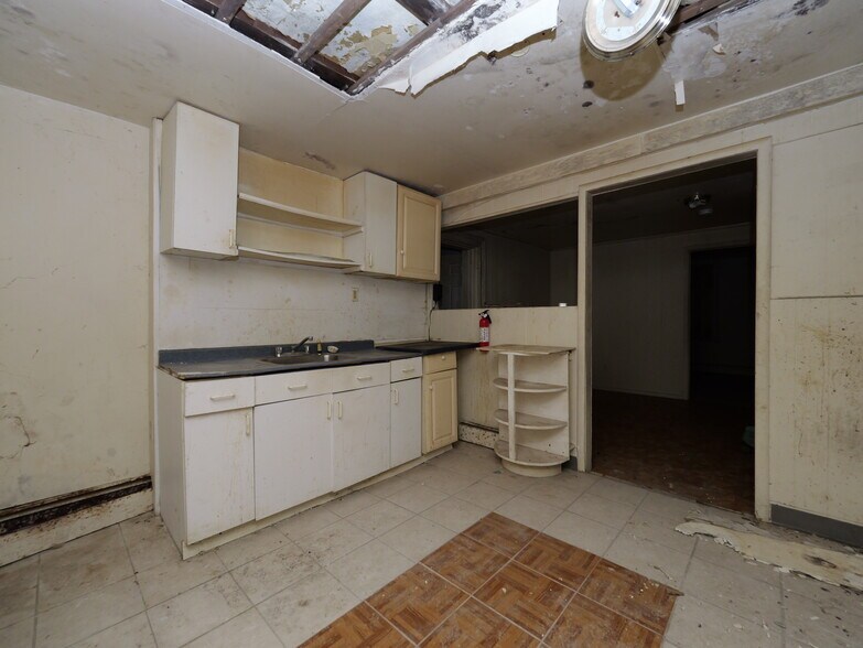 More Photos Of 170 Chambers St, Newburgh Apartments For Sale