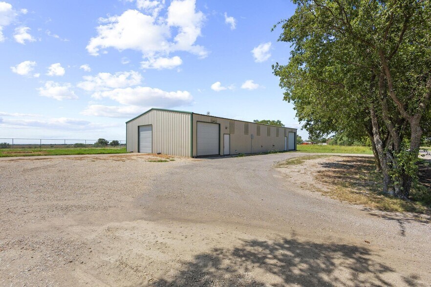 More Photos Of 11416 Hames, Pilot Point Industrial For Lease