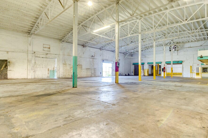 More Photos Of 2130 N Old Dixie Hwy, Fort Pierce Warehouse For Sale