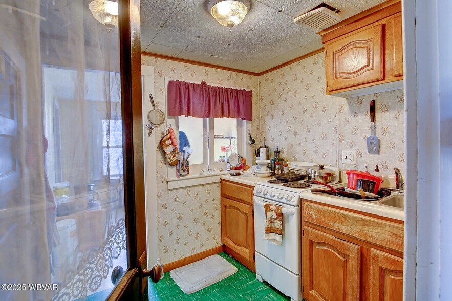 More Photos Of 32 W Southern Ave, Williamsport General Retail For Sale