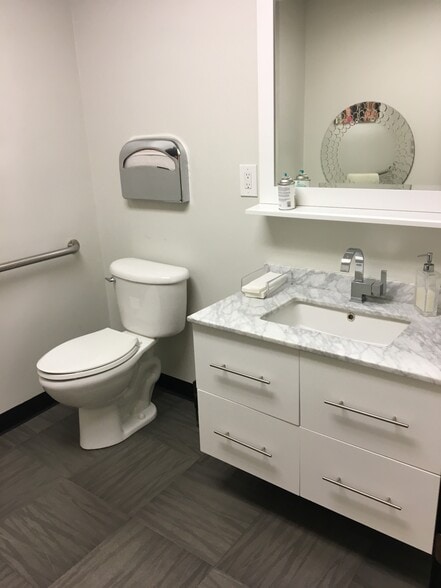 More Photos Of 3599 Cahuenga Blvd W, Los Angeles Office For Lease