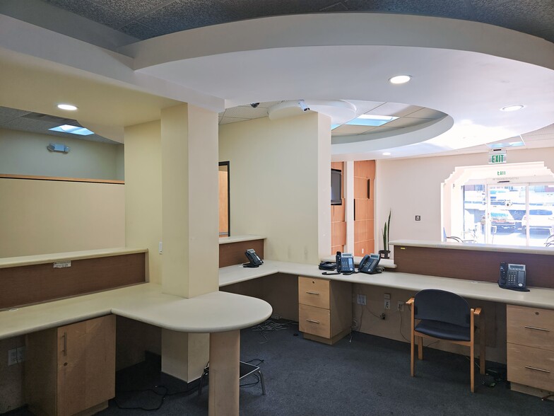 More Photos Of 2120 W 8th St, Los Angeles Office For Sale