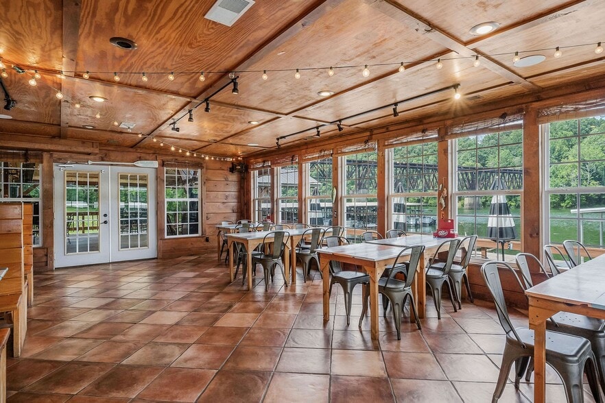 More Photos Of 1967 Rock Island Rd, Rock Island Marina For Sale