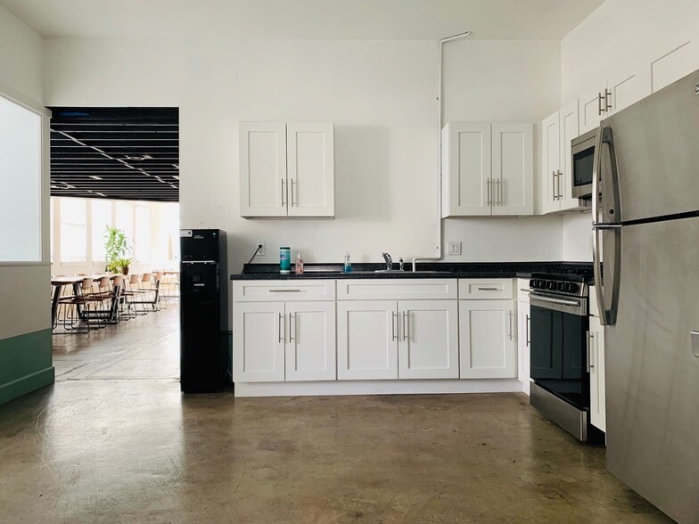 More Photos Of 12503 Venice Blvd, Los Angeles Freestanding For Lease