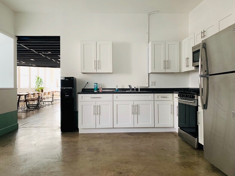 More Photos Of 12503 Venice Blvd, Los Angeles Freestanding For Lease