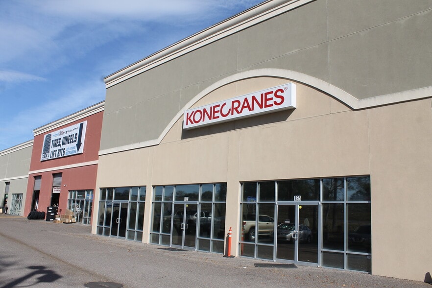 More Photos Of 7060 103rd St, Jacksonville Showroom For Lease