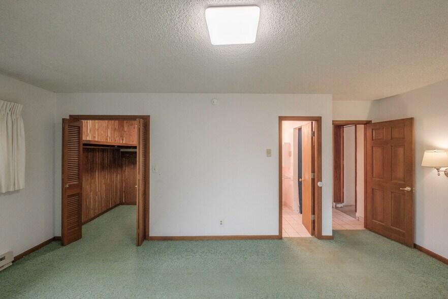 More Photos Of 5198 Skyline Rd S, Salem Multifamily For Sale