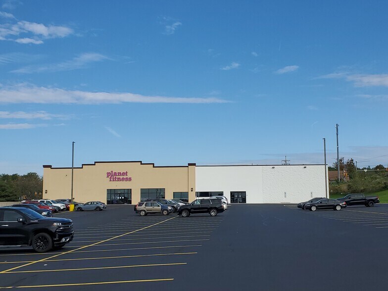 More Photos Of 1920 Edinboro Rd, Erie Flex For Lease