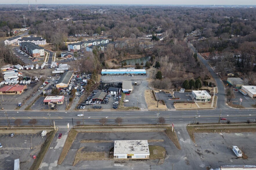 More Photos Of 4409 N Tryon St, Charlotte Auto Dealership For Sale