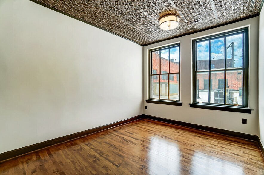 More Photos Of 9-11 N 3rd St, Newark Office For Lease