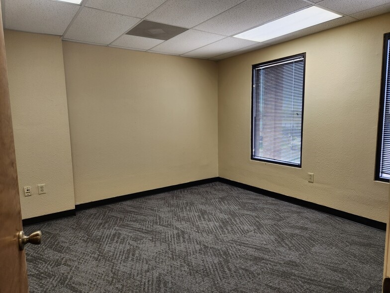 More Photos Of 10221 Desert Sands St, San Antonio Unknown For Lease