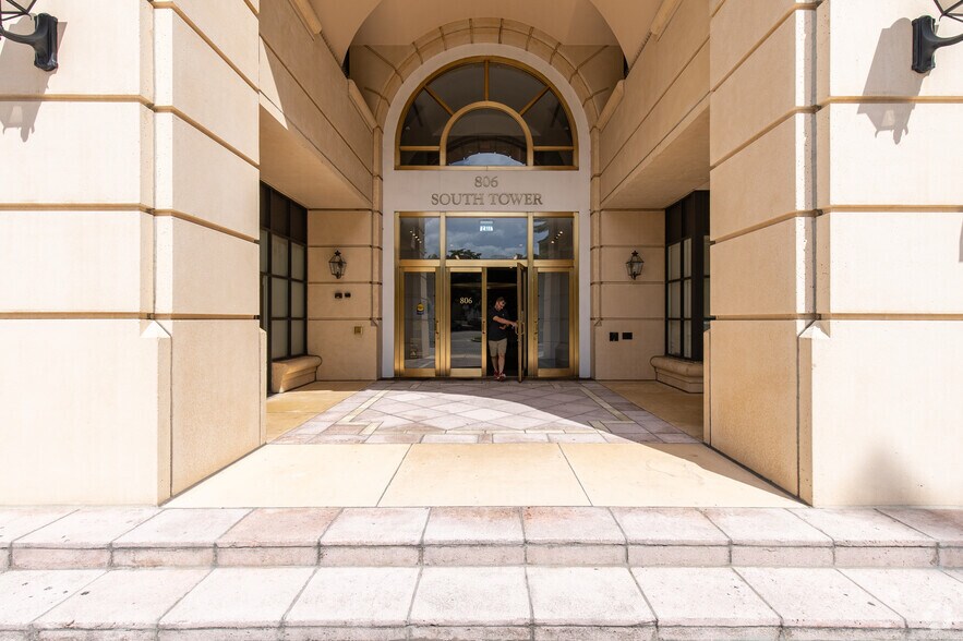 More Photos Of 800 S Douglas Rd, Coral Gables Unknown For Lease