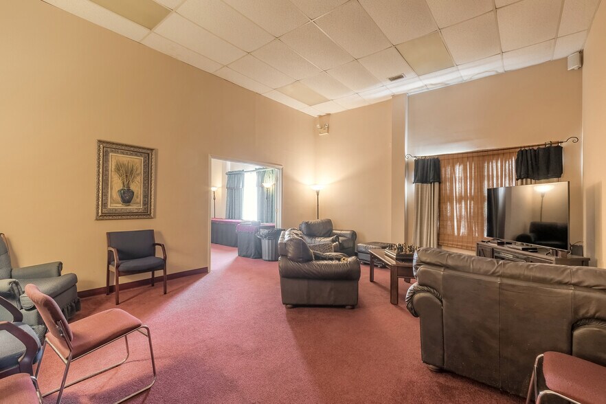 More Photos Of 1036 Derbyshire Rd, Daytona Beach Office For Sale
