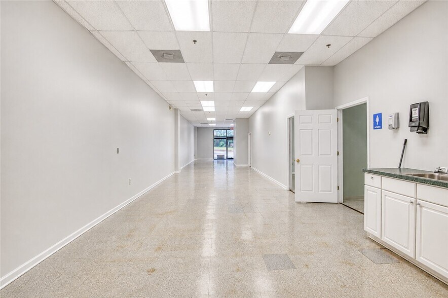 More Photos Of 2345 Sandifer Blvd, Westminster Showroom For Lease