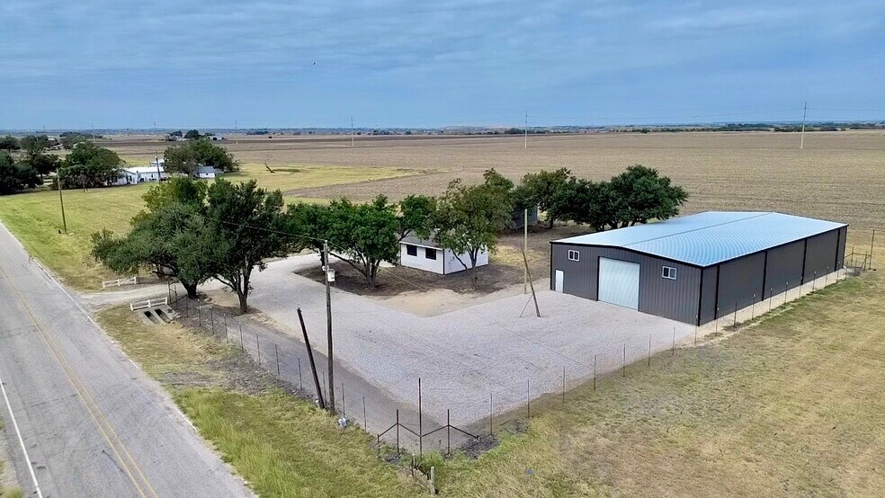 More Photos Of 5821 Limmer Loop, Hutto Warehouse For Lease