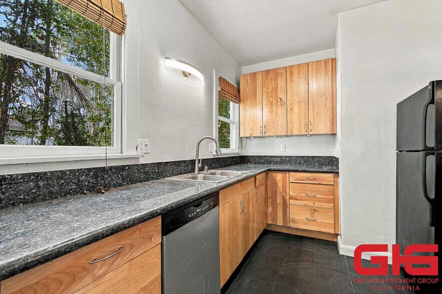 More Photos Of 846 N Harvard Blvd, Los Angeles Apartments For Sale
