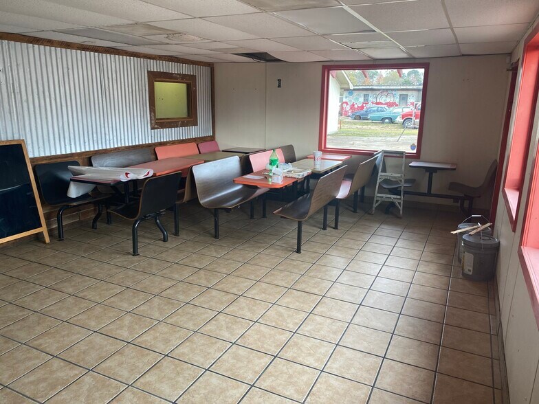 More Photos Of 666 Highway 24, Centreville Fast Food For Sale