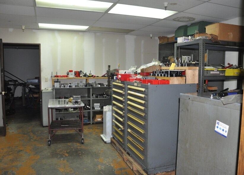 More Photos Of 1418 5th St S, Hopkins Manufacturing For Sale