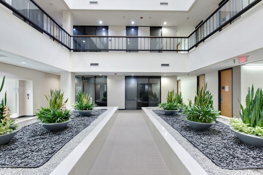 More Photos Of 2909 Hillcroft Ave, Houston Office For Sale