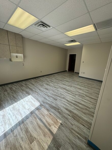 More Photos Of 618 Clara Barton Blvd, Garland Medical For Lease