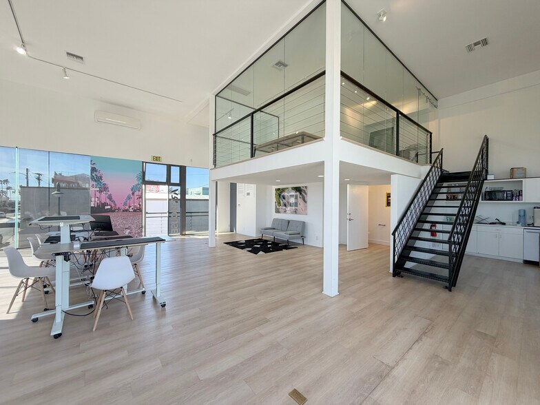 More Photos Of 1501 Main St, Venice Storefront Retail Office For Lease