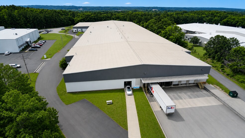 More Photos Of 220 River Dr, Cartersville Distribution For Lease