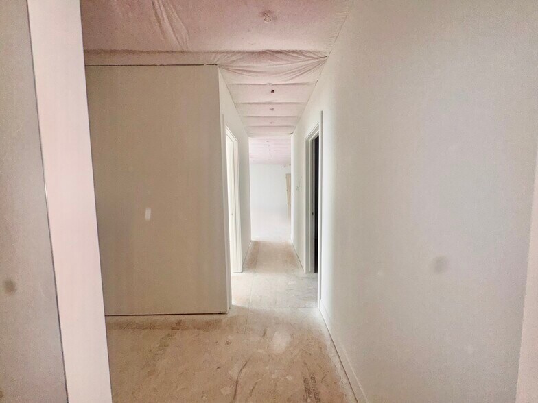 More Photos Of 518-540 S Commerce Dr, Orem Warehouse For Lease