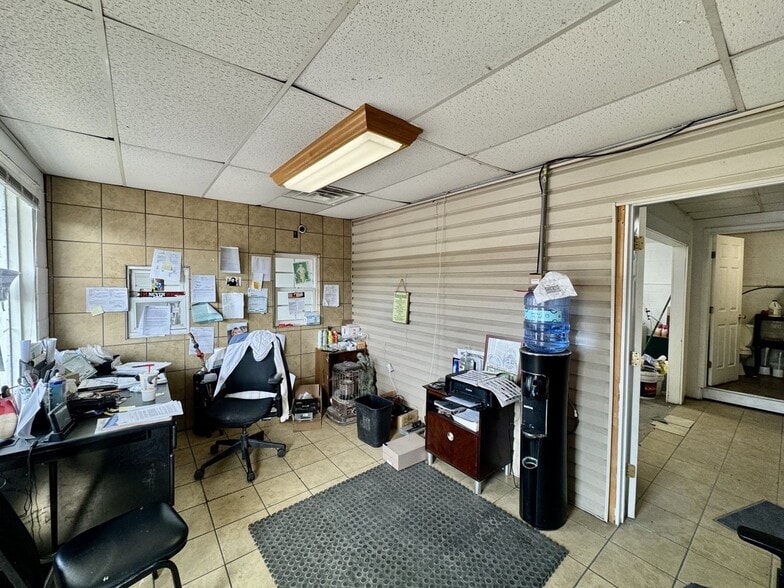 More Photos Of 2833 Western Ave, Knoxville Freestanding For Sale