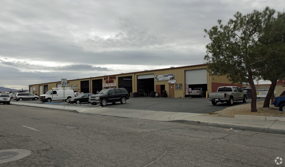 Primary Photo Of 13600 Quinnault Rd, Apple Valley Service For Lease