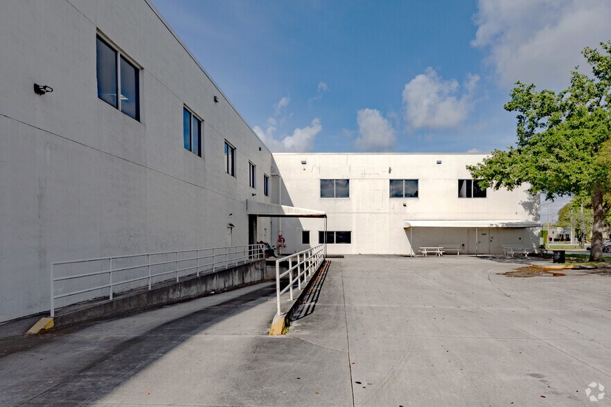 More Photos Of 3201 W Commercial Blvd, Fort Lauderdale Office For Lease