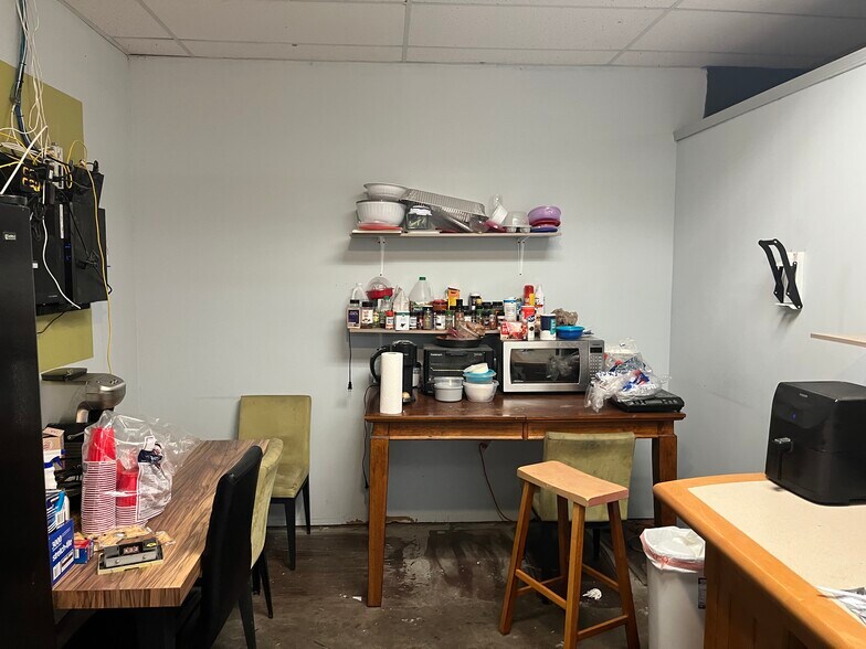 More Photos Of 5585 University Blvd W, Jacksonville Storefront Retail Office For Sale