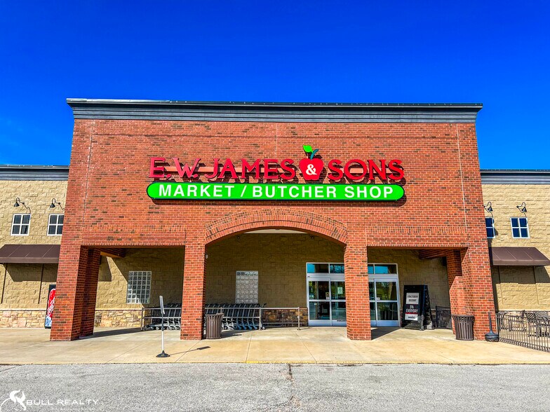 More Photos Of 129-145 Commons Dr, Martin Supermarket For Lease