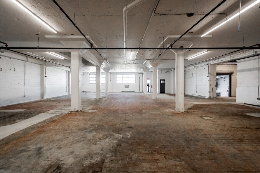 More Photos Of 2000 Division St, Detroit Warehouse For Sale