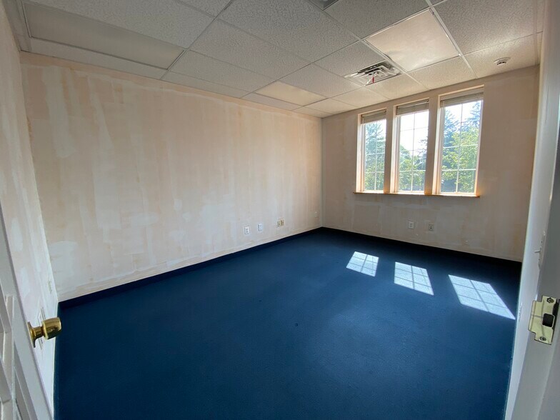 More Photos Of 963 Street Rd, Southampton Medical For Lease