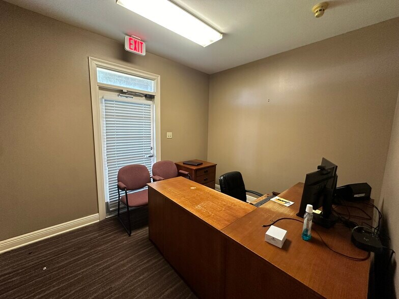 More Photos Of 12320 Burnside ave, Gonzales Office For Sale