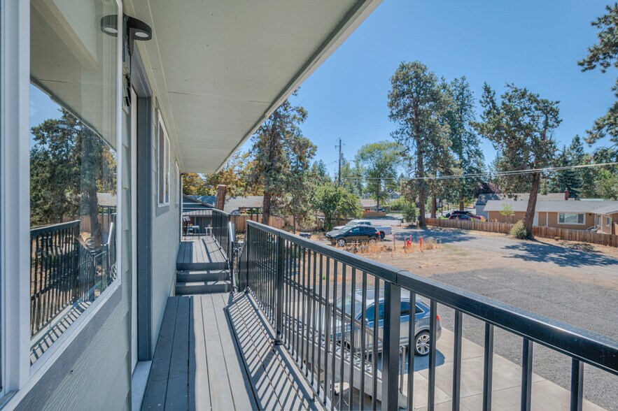 More Photos Of 404 SE Railroad St, Bend Apartments For Sale