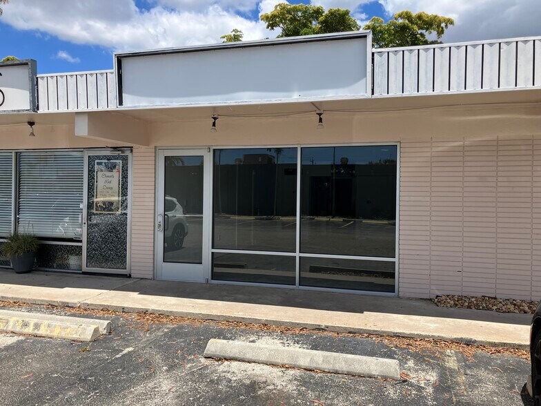 More Photos Of 12691-12695 Mcgregor Blvd, Fort Myers Unknown For Lease
