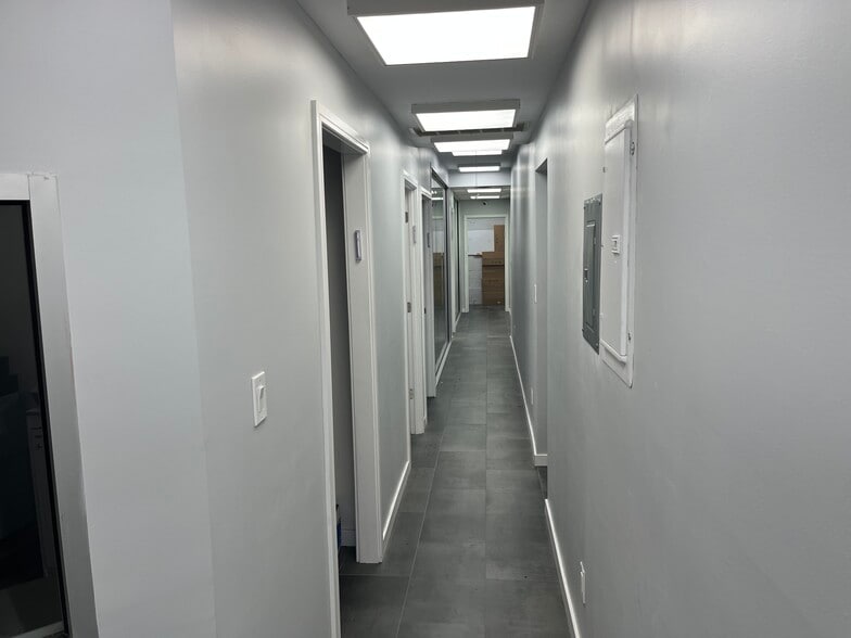 More Photos Of 87-89 Garden St, Westbury Warehouse For Lease