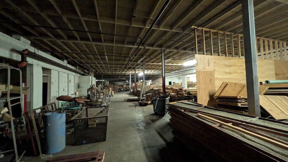 More Photos Of 222 Pecan St, Evergreen Warehouse For Sale