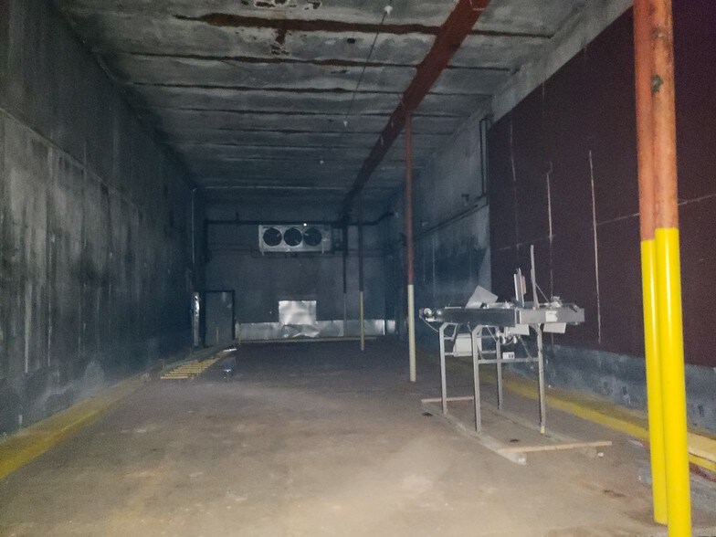 More Photos Of 14707 Dexter Ave, Detroit Warehouse For Sale