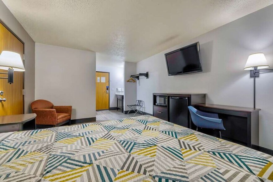 More Photos Of 203 SE 7th St, Stuart Hotel For Sale