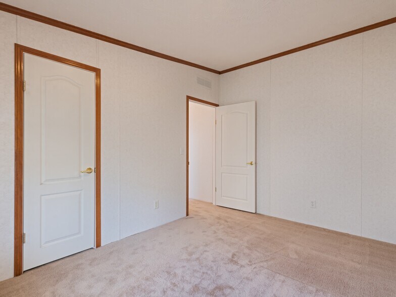 More Photos Of 25 Lester Ln, Waynesville Flex For Sale