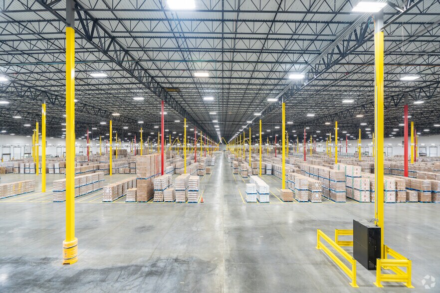 More Photos Of 3919 Lakeview Corporate Dr, Edwardsville Distribution For Lease