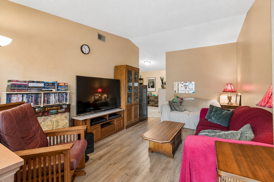 More Photos Of 3132 Bloomingdale Villas Ct, Brandon Apartments For Sale