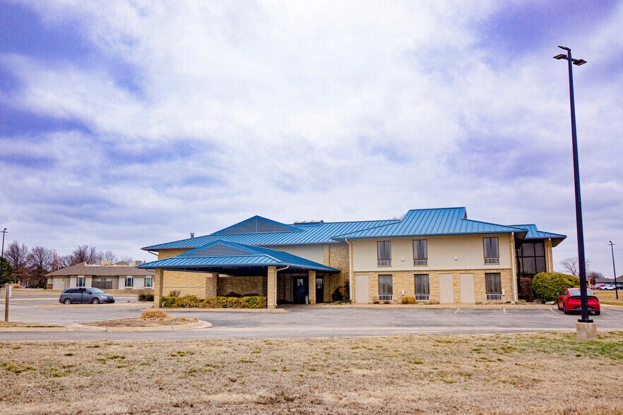 More Photos Of 3800 S Pike Rd, Winfield Hotel For Sale