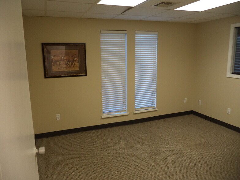 More Photos Of 7201 N Classen Blvd, Oklahoma City Office For Lease
