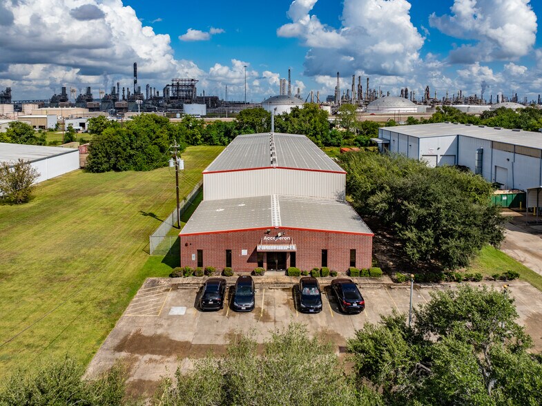 More Photos Of 1109 Howard St, Deer Park Manufacturing For Lease