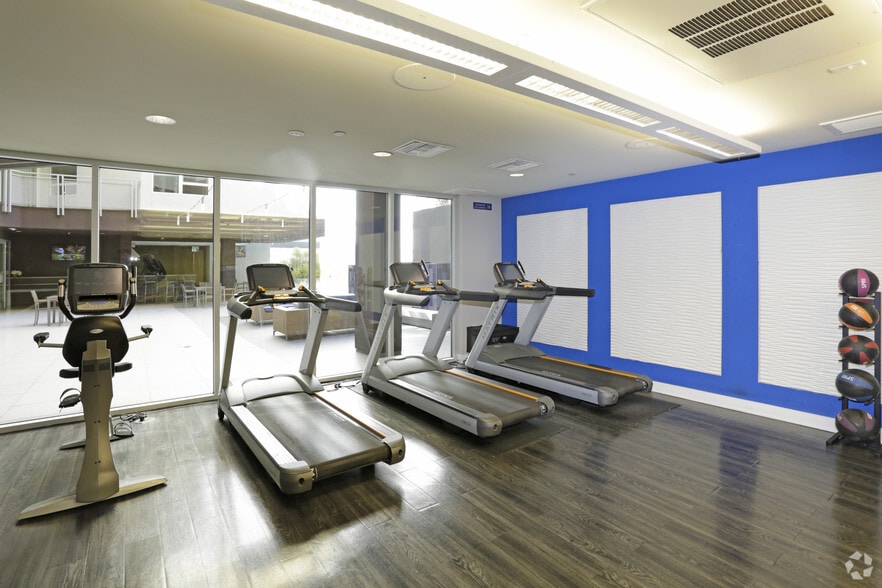 More Photos Of 1111 Wilshire Blvd, Los Angeles Apartments For Lease