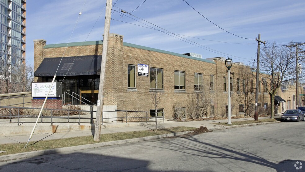 More Photos Of 2025 N Summit Ave, Milwaukee Office For Lease
