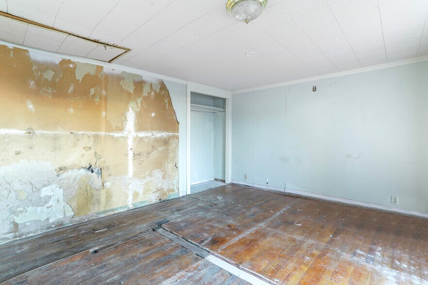 More Photos Of 6350 NE 66th Ave, Portland Flex For Sale